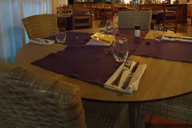 Table - Le Vieux Cep
